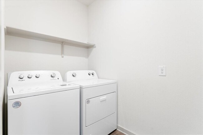 Building Photo - 523 Millbrook Blvd