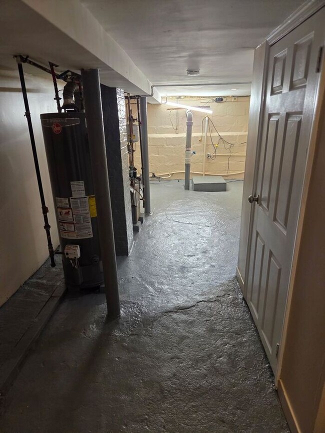 Building Photo - 24 Valley St