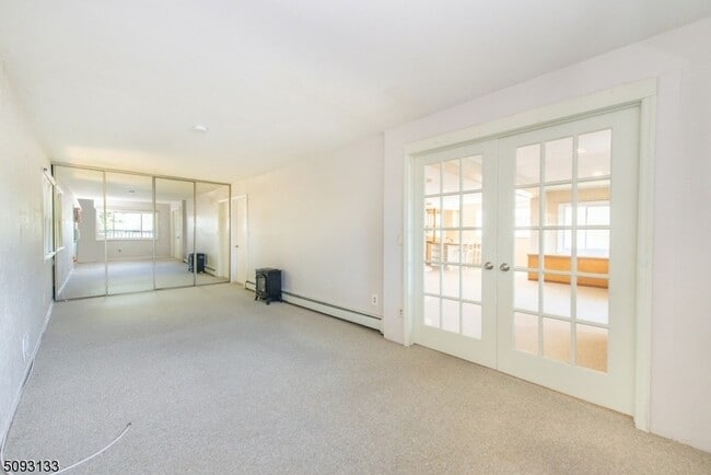 Building Photo - 21 E Shore Rd