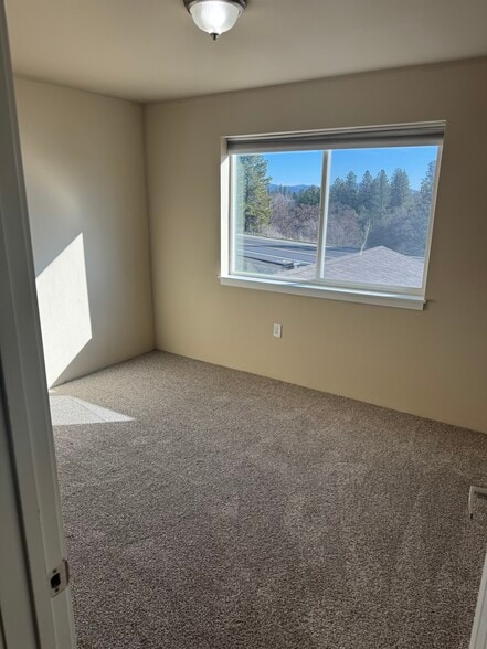 Building Photo - 5209 E Upriver Dr