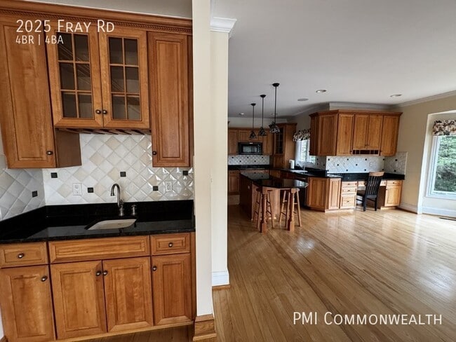 Building Photo - 4 Bed / 3.5 Bath Single Family (Available ...