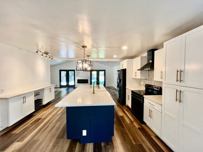 Primary Photo - Updated 4B 2BA Home in Paradise Hills w/ S...