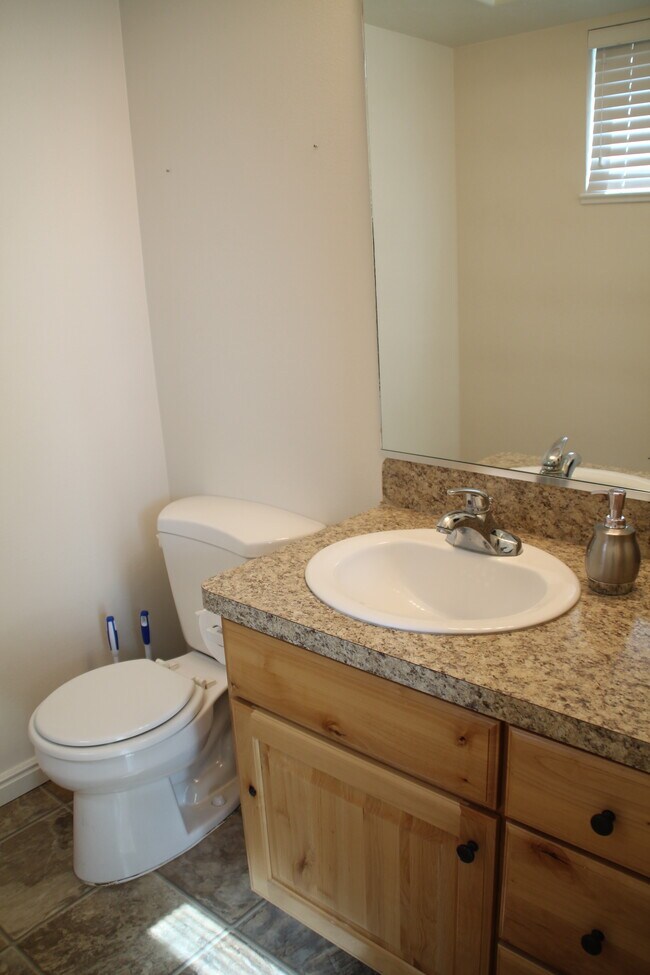 Building Photo - 195 Robison Dr