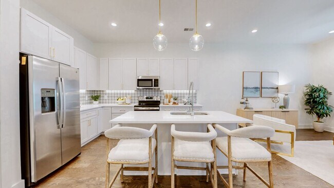 Building Photo - Franklin Gem Walking Distance to Downtown!