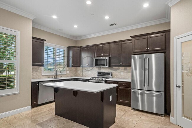 Building Photo - 1491 Maehl Dr