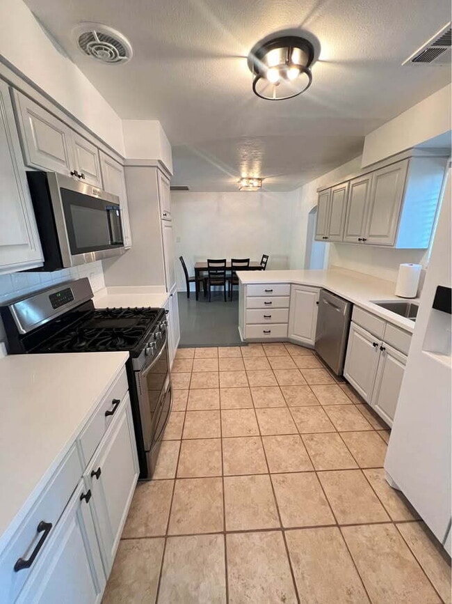 Building Photo - 85 N 300 E