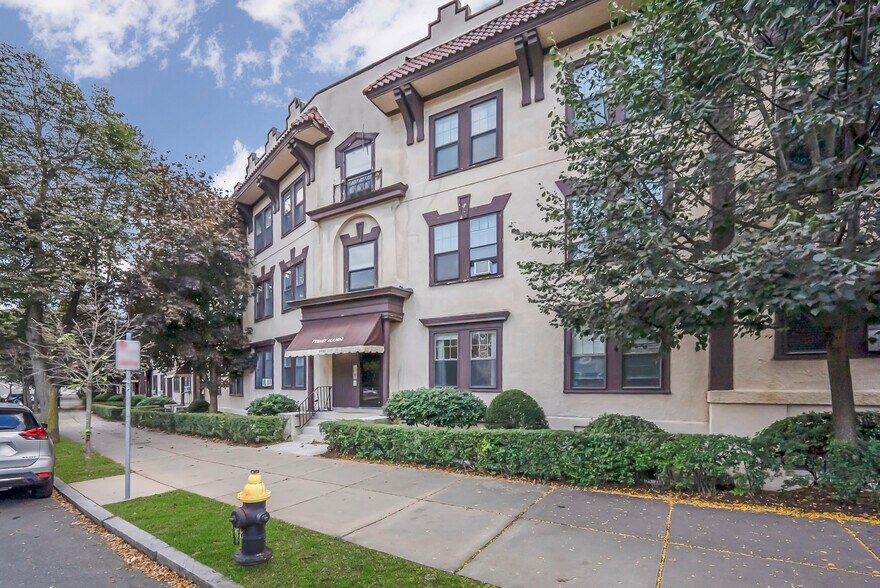 Building Photo - 1730 Commonwealth Ave