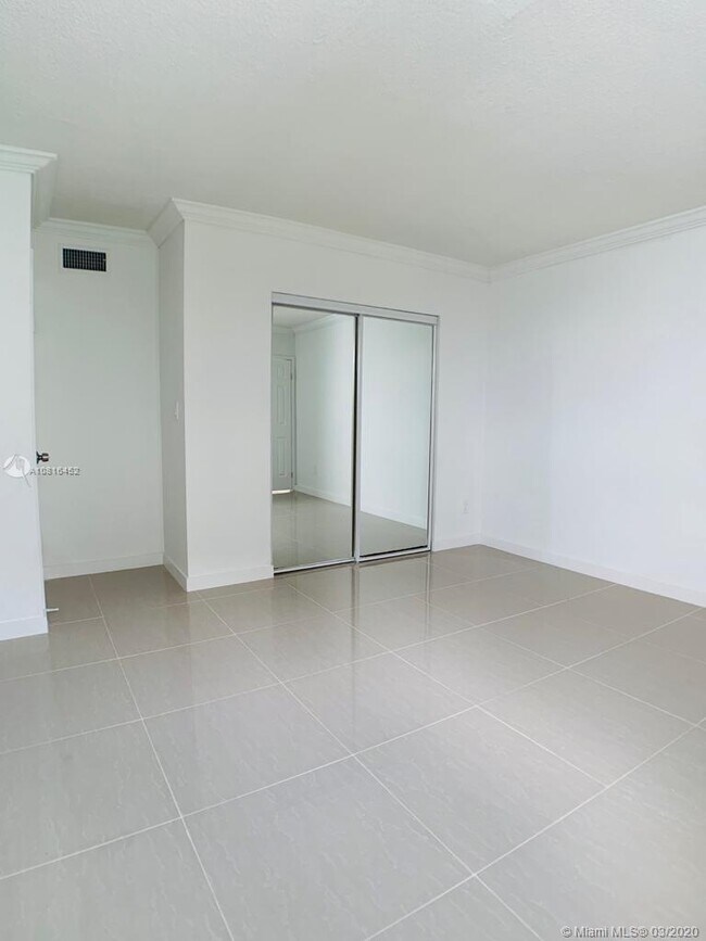 Building Photo - 2345 NE 135th St