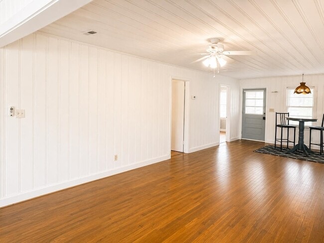 Building Photo - 117 Zoe Ct