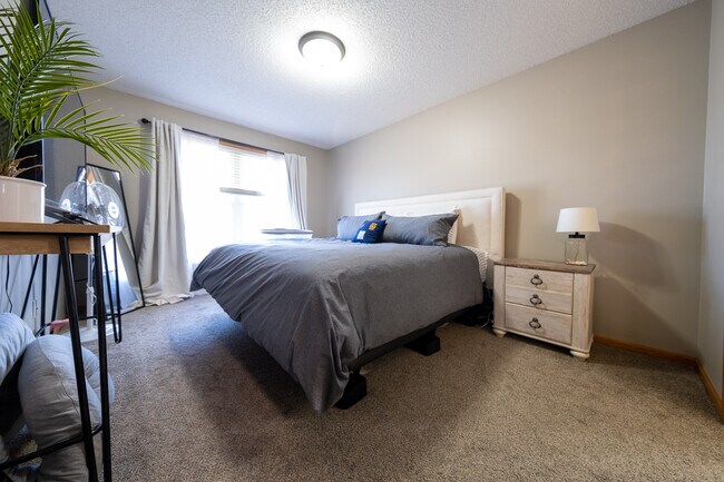 Building Photo - 20647 Hampshire Way