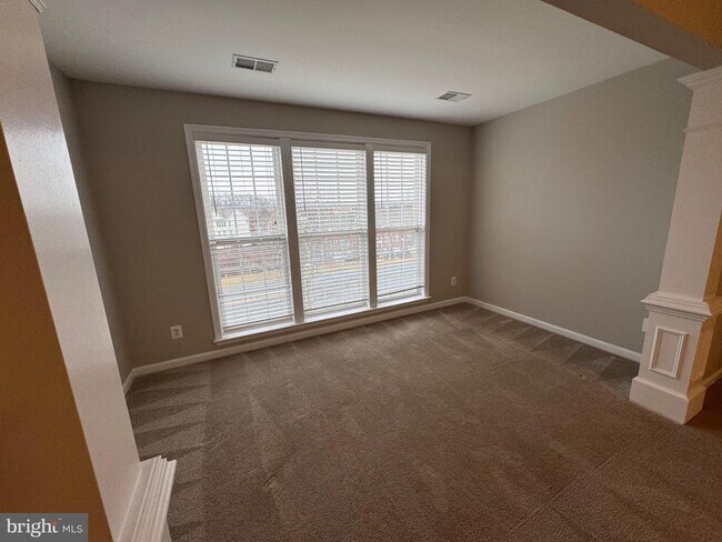 Building Photo - 45776 Mountain Pine Square