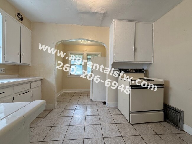 Building Photo - 3 Bedroom House