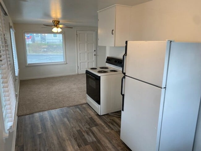 Building Photo - Charming 2 Bedroom Home on Corner Lot