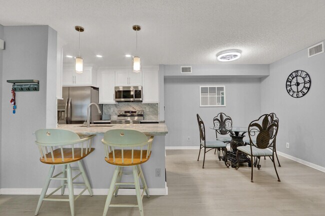 Building Photo - 2516 SE Anchorage Cove