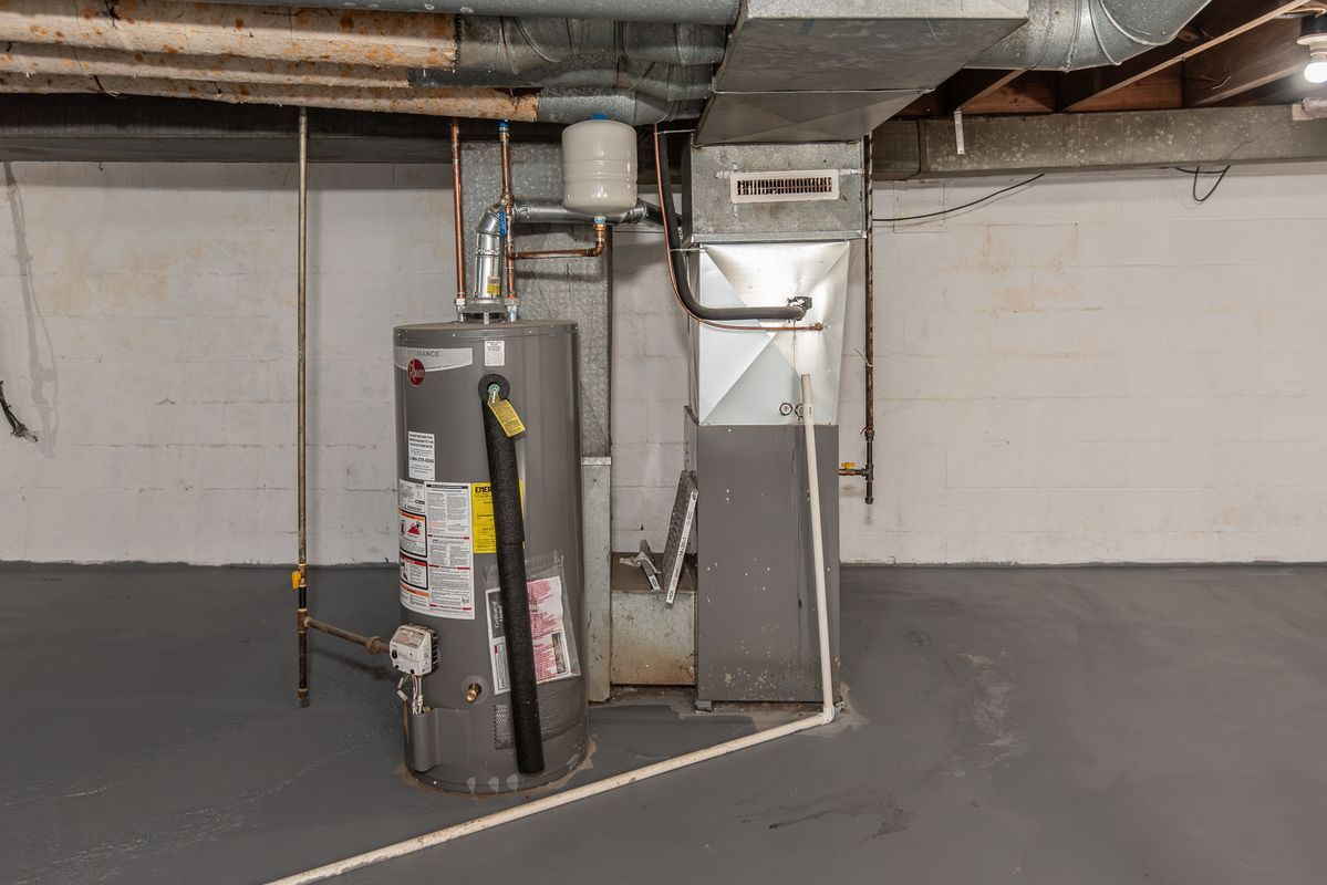 Building Photo - 320 Henquin Dr