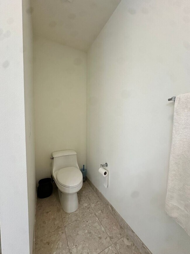 Building Photo - 4525 Dean Martin Dr