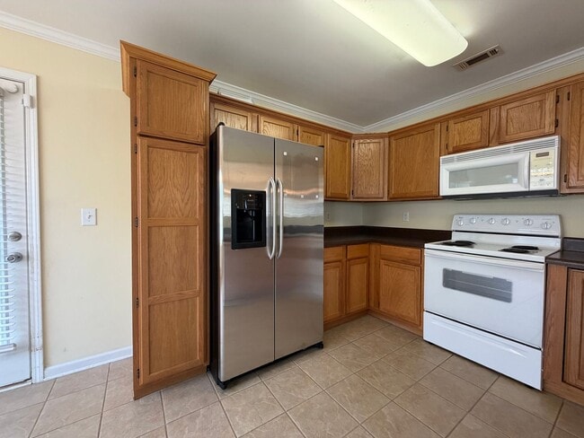 Building Photo - Brick 3/2 House in West Rome- $1,795