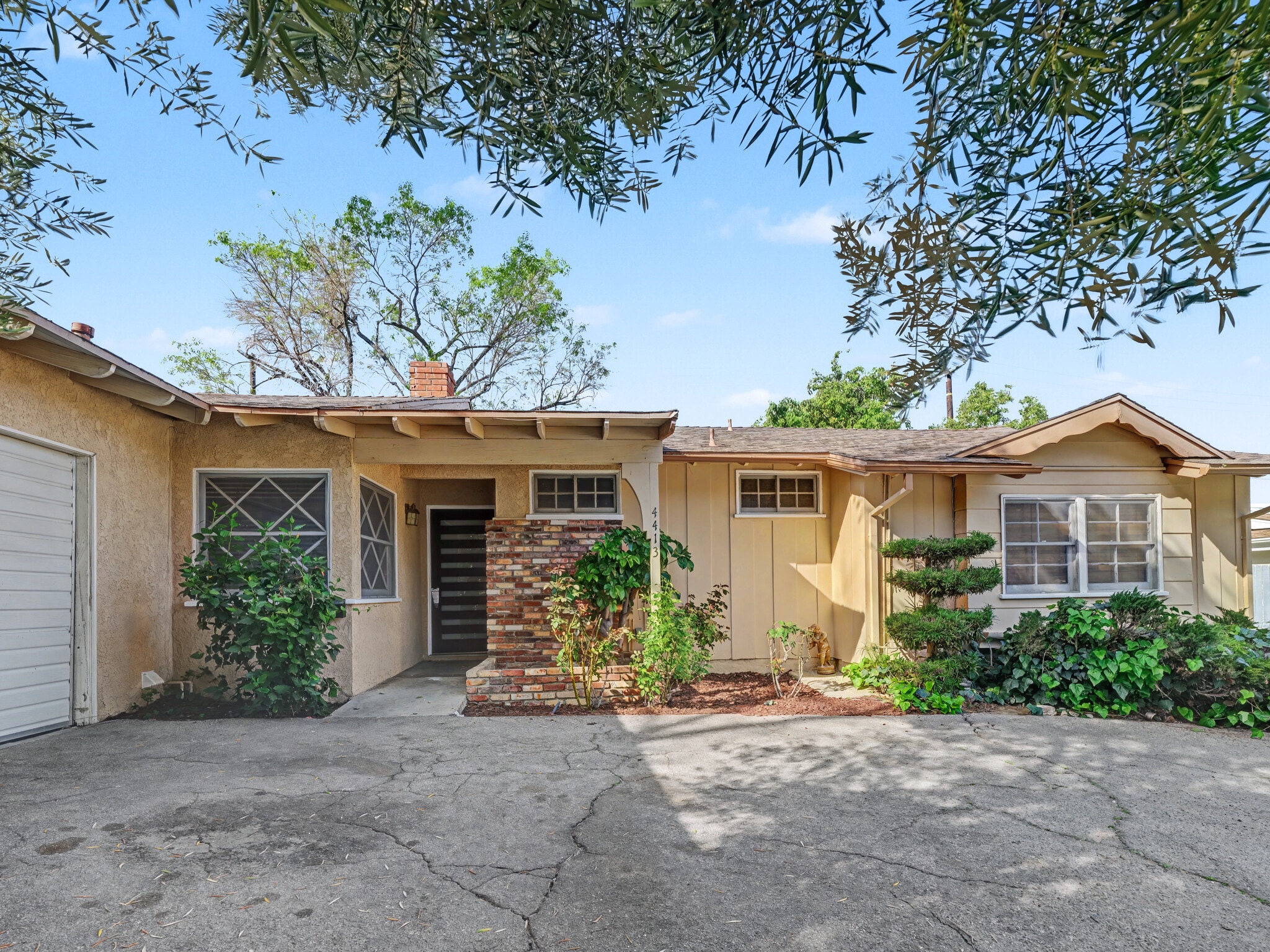 Building Photo - 4413 Canoga Dr