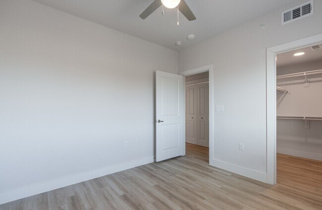 Building Photo - Cozy Living, Stylish Finishes