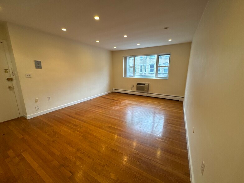 Building Photo - 40 Gardner St