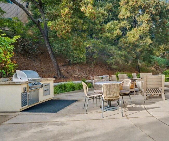 Building Photo - 400 El Camino Real