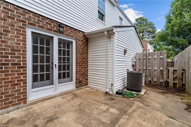 Building Photo - 570 Tenbee Ln
