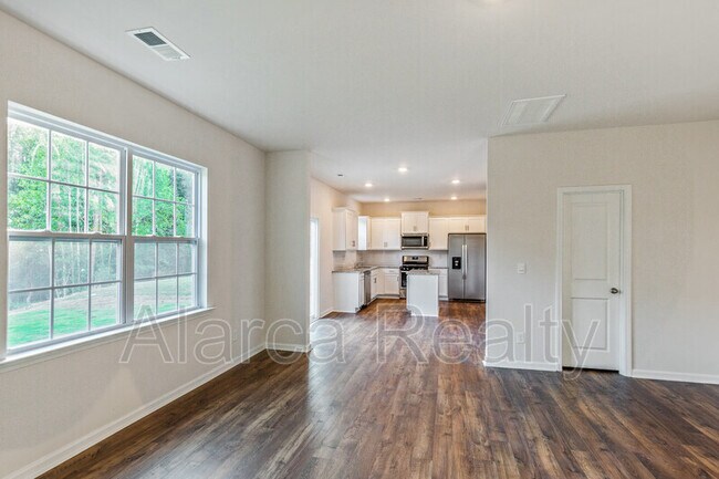 Building Photo - 114 Sequoia Frst Dr