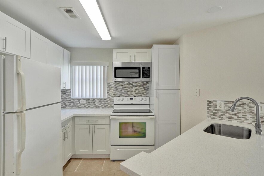 Building Photo - 12650 Vista Isles Dr