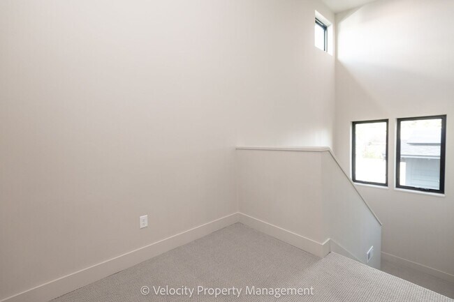 Building Photo - Luxury Westside Townhome!