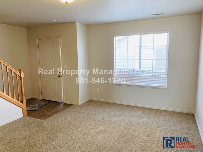 Building Photo - Cozy 2 Bedroom South Ogden Townhome Available Now!