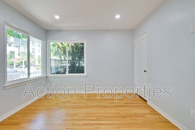 Building Photo - 152 S Bayview Ave