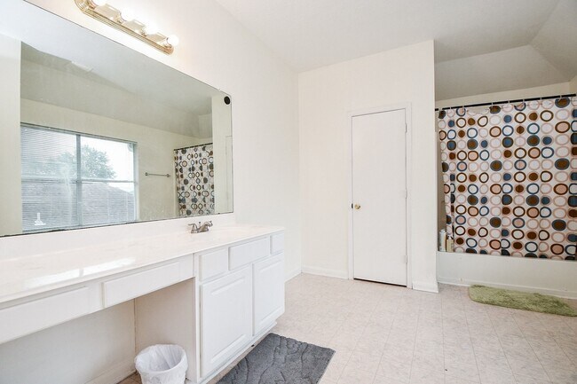 Building Photo - 9641 Weldridge Dr