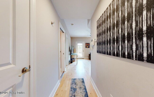Building Photo - 2411 Brownsboro Rd