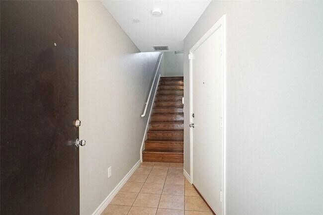 Building Photo - 4050 McKinney Ave