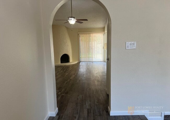 Building Photo - Coming Soon! 3 Bed/2 Bath home in Glendale! Located in an HOA! (Available on 05/15/26)