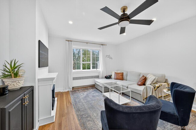 Building Photo - 42 Nathan Hale Dr