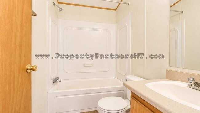 Building Photo - 3 Bed 2 Bath remodel Modular house