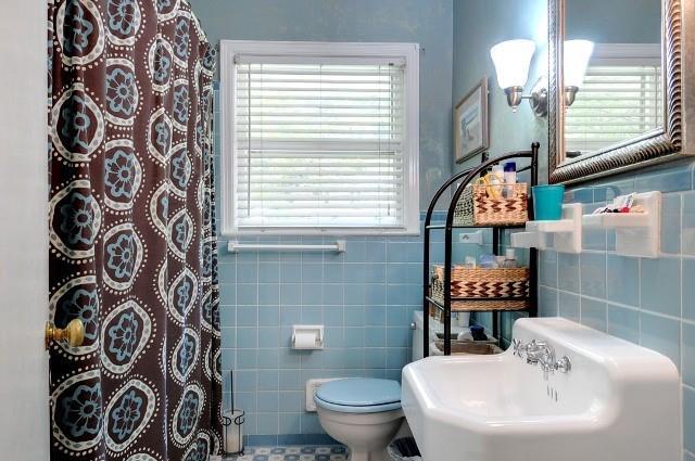 Building Photo - 371 Delmont Dr NE