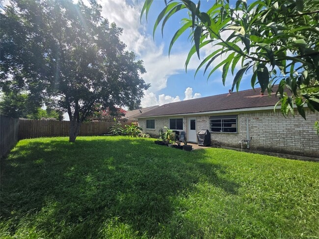 Building Photo - 12531 La Rochelle Dr