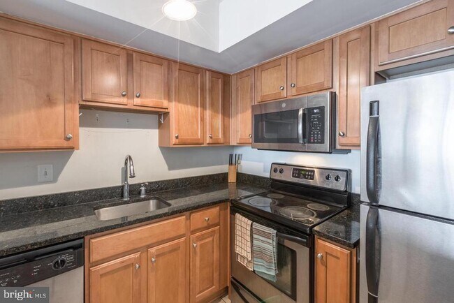 Building Photo - 1001 N Randolph St