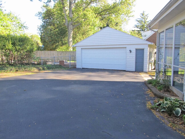 Building Photo - Four Bedroom Home in Milwood