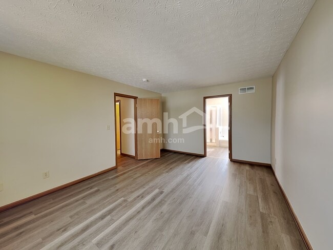 Building Photo - 8558 Rodebaugh Rd