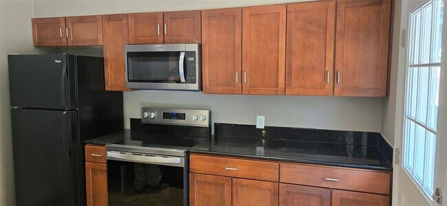 Building Photo - 2104 Village Way Dr