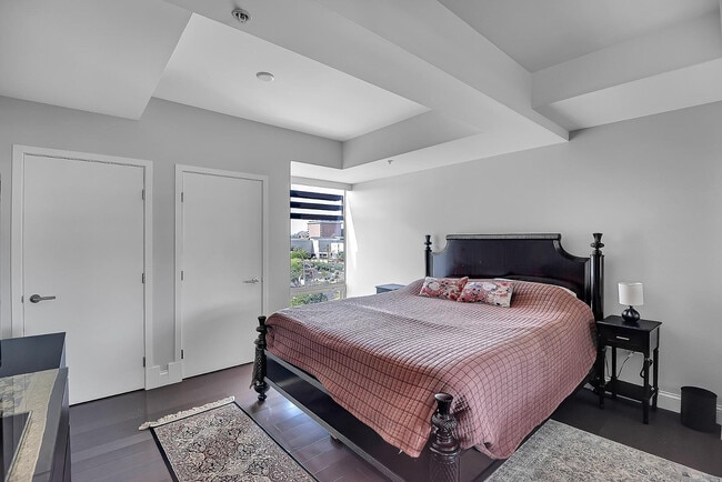Building Photo - 7127 E Rancho Vista Dr