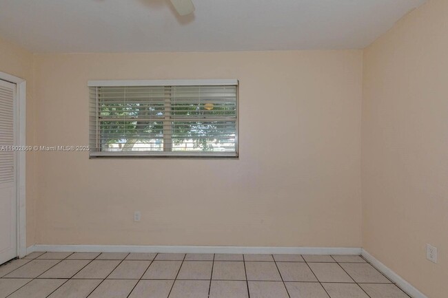 Building Photo - 1010 N 69th Way