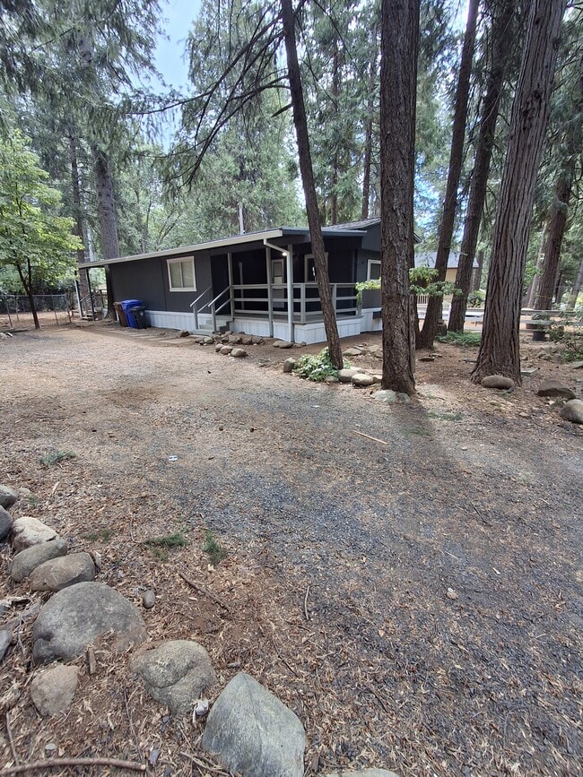 Building Photo - 14820 Glenwood Dr