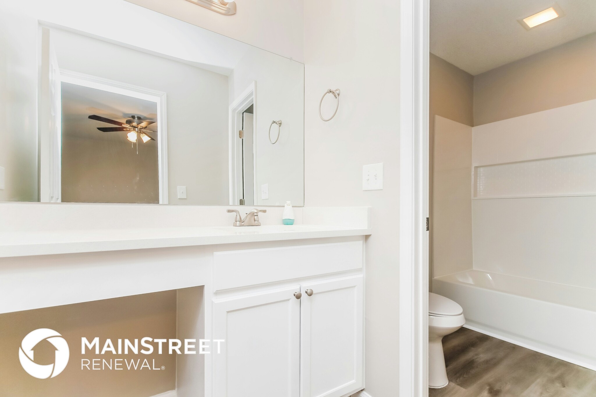 Building Photo - 2528 Country Lake Cir