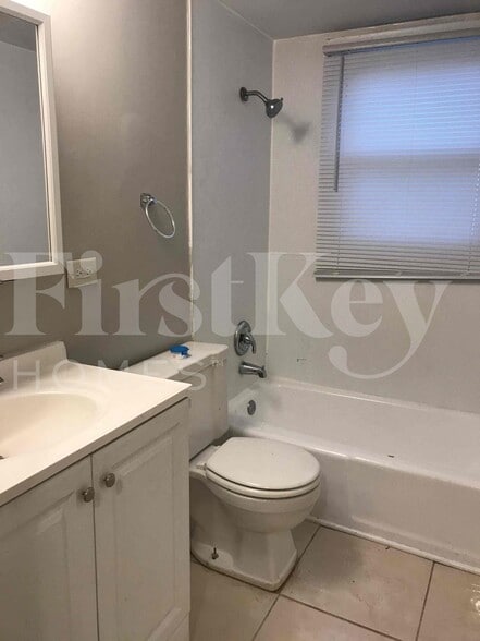 Building Photo - 13329 S Mackinaw Ave