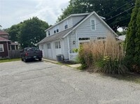 Building Photo - 634 Putnam Pike