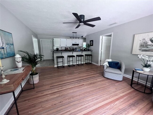 Building Photo - 3857 W University Ave